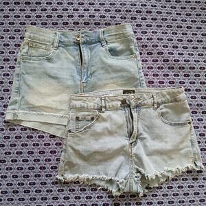 Lot of‎ 2 pairs light wash high waisted shorts, size 5-7